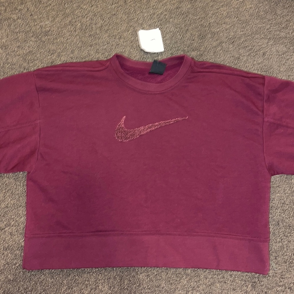 Nike long sleeve crewneck (tags still attached)